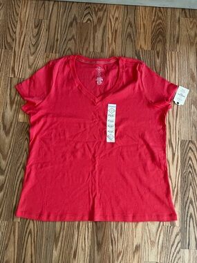 St. Johns Bay Women's Red Essential Tee V-Neck Short Sleeve 100% Cotton - NWT